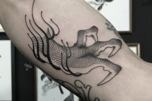 nico-tatuto-tatoueur-bordeaux-tatouage-tattoo-flash-talence-griffe-patte-dragon-claw